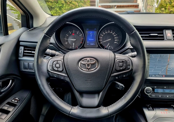 Toyota Avensis cena 63900 przebieg: 133000, rok produkcji 2017 z Kobyłka małe 277